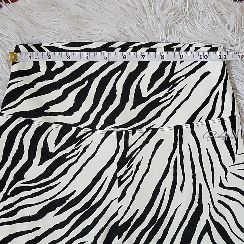 💥 NWOT Beautiful Zebra Print Set 💥 - Picture 5 of 17